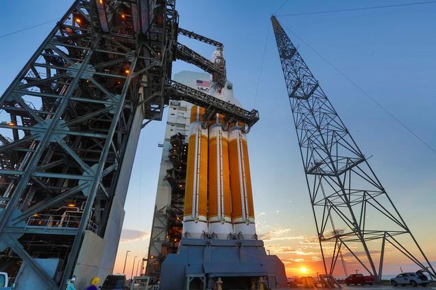 Illustration for article titled These Photos of World's Largest Rocket Launch Are IncredibleÂ